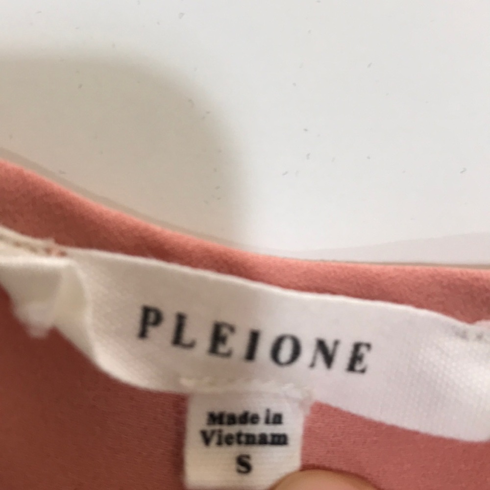 Pleione Sleeveless Blouse - Picture 2 of 2